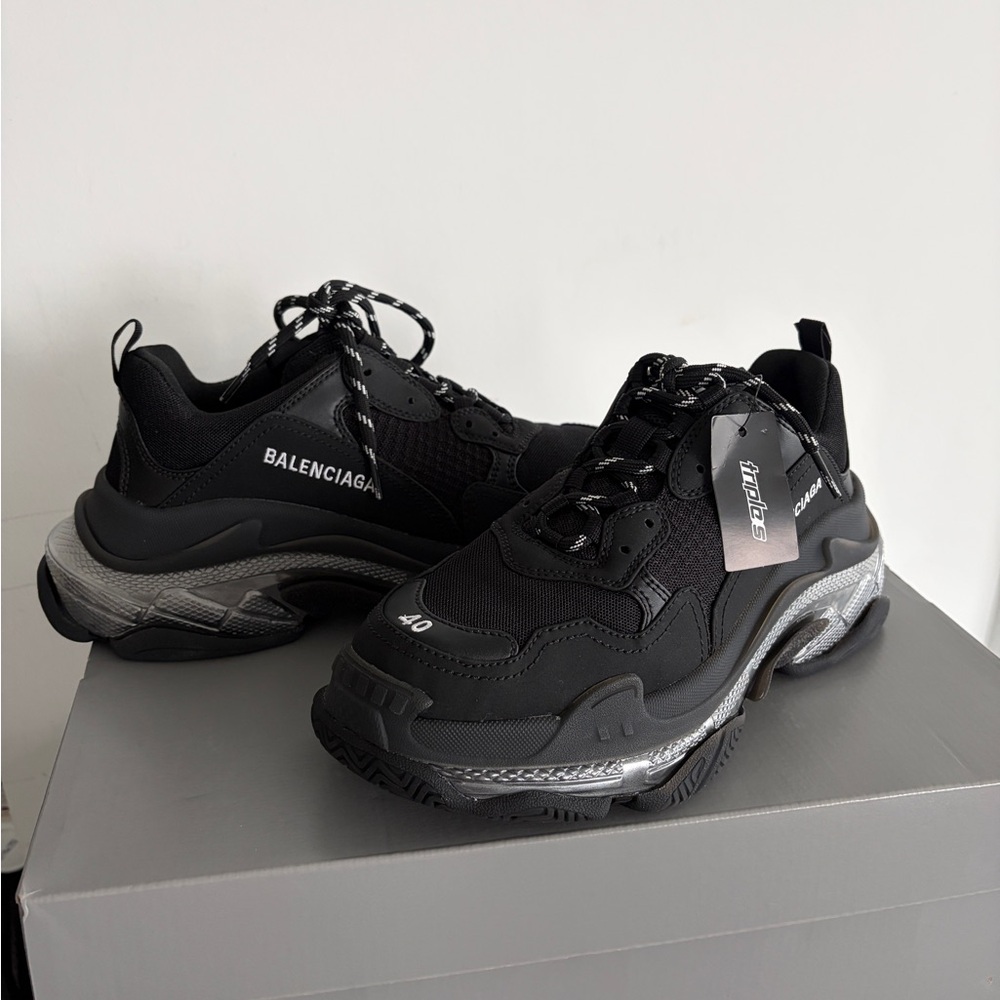 Balenciaga Men's Black and Gray Sneakers